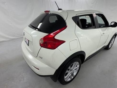 Used 2011 Nissan Juke SV FWD image 3
