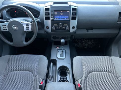 Used 2020 Nissan Frontier SV image 3