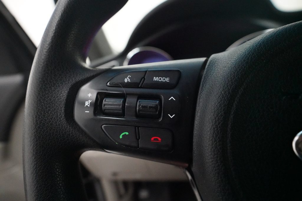 Used 2016 Kia Sedona LX FWD image 17