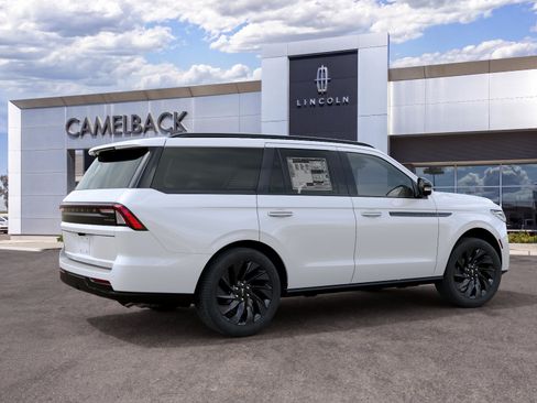 New 2027 Lincoln Navigator Reserve w/ Jet Appearance Package AWD/4WD image 30