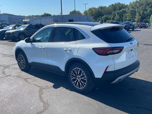 Used 2025 Ford Escape SE FWD image 3