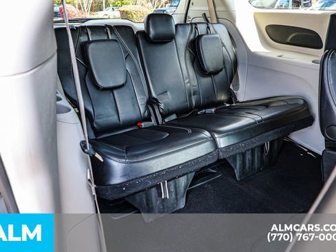 Used 2024 Chrysler Pacifica Touring-L image 24