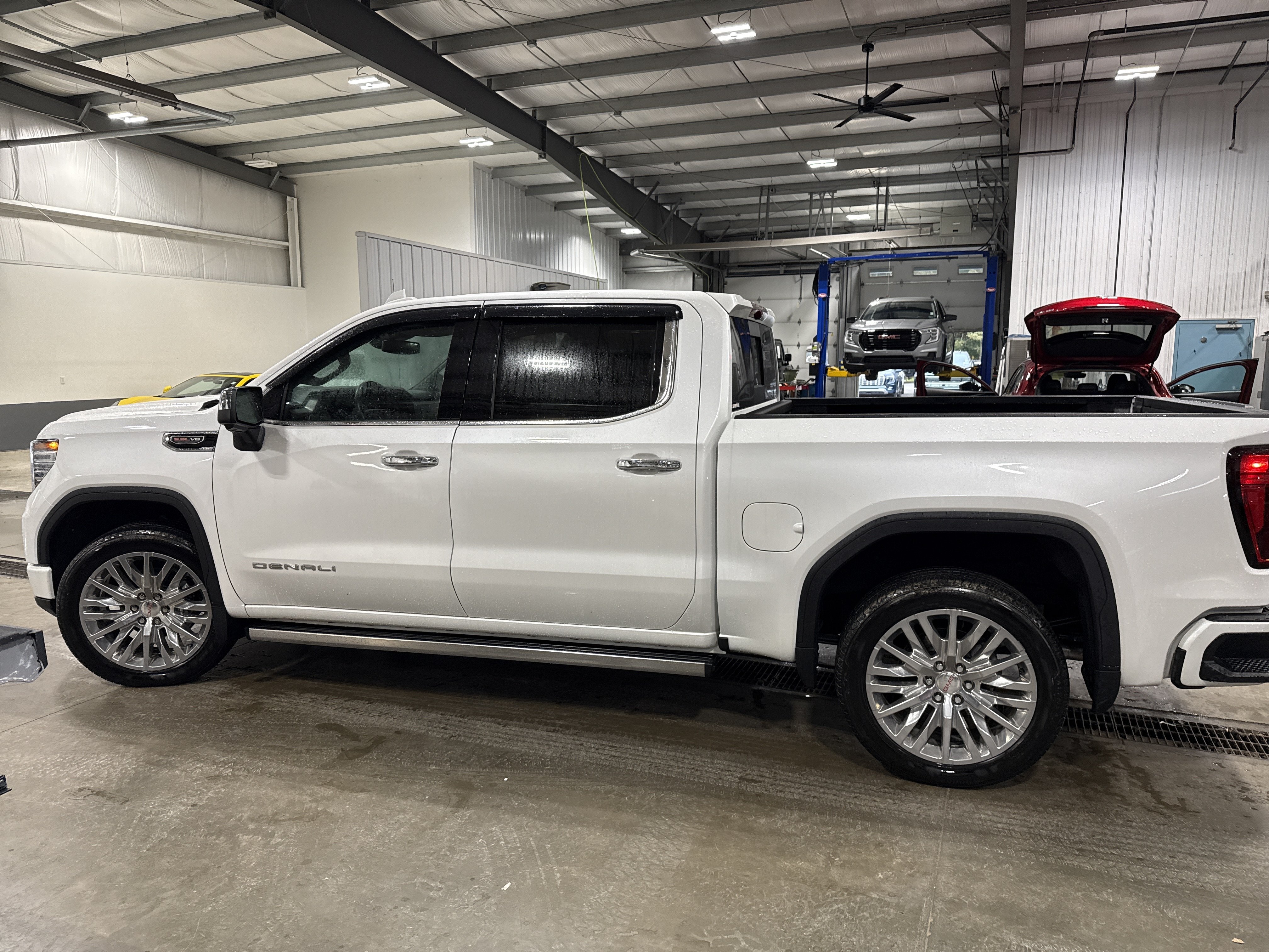 Used 2022 GMC Sierra 1500 Denali AWD/4WD image 5