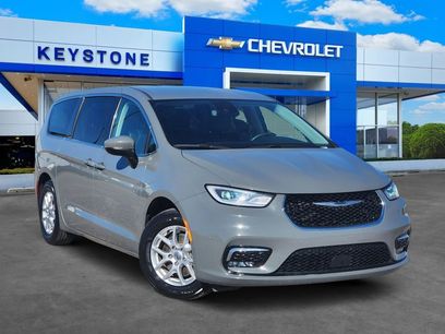 Used 2023 Chrysler Pacifica Touring-L
