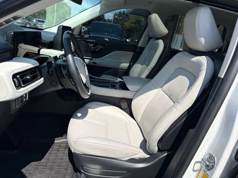 Certified 2025 Lincoln Aviator AWD image 12