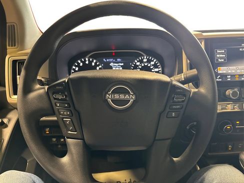 Used 2025 Nissan Frontier SV AWD/4WD image 29