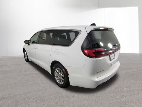 Used 2024 Chrysler Pacifica Touring-L FWD image 34