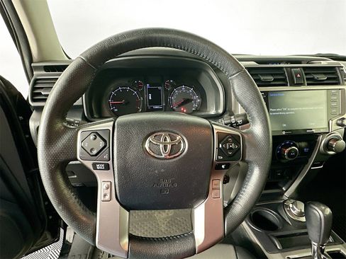 Used 2022 Toyota 4Runner SR5 Premium image 11