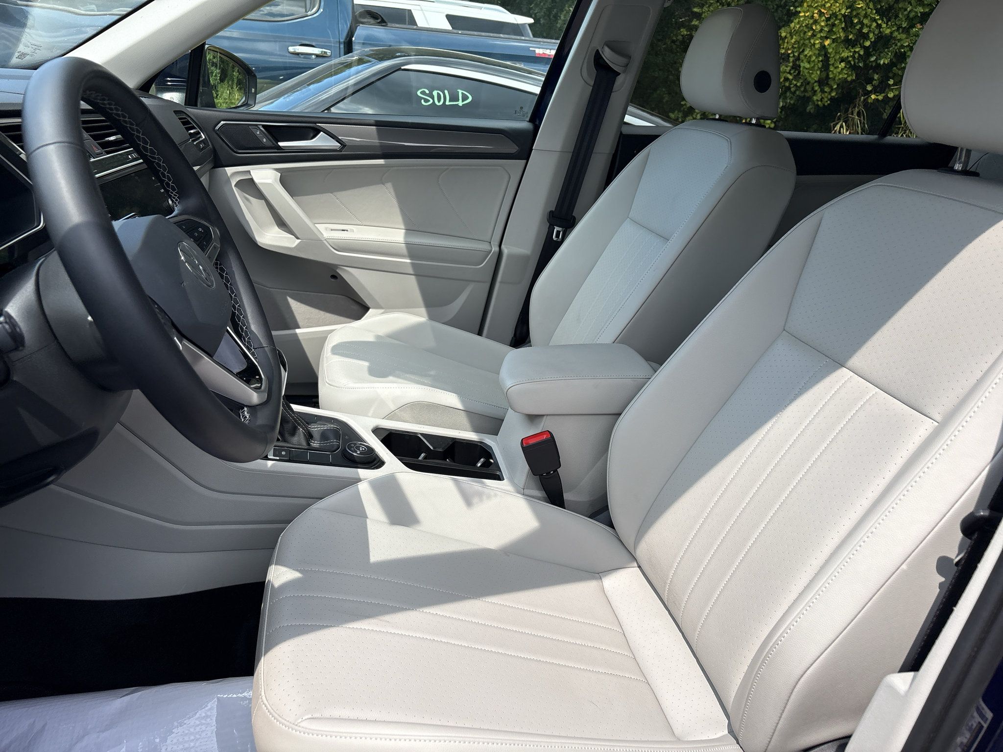 Used 2024 Volkswagen Tiguan SE AWD/4WD image 3