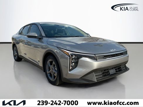 New 2025 Kia K4 LXS image 7