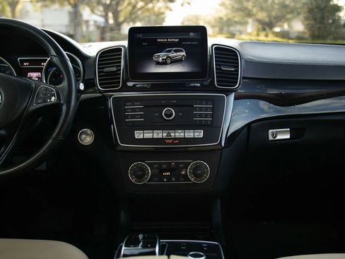 Used 2017 Mercedes-Benz GLS 450 4MATIC image 39