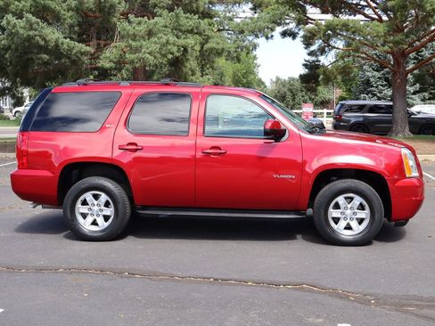 Used 2013 GMC Yukon SLT w/ SLT-2 Equipment Package AWD/4WD image 3