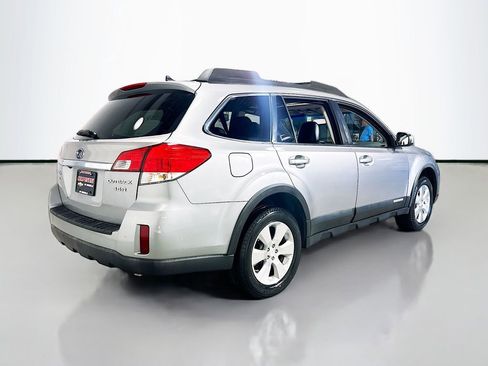 Used 2011 Subaru Outback 3.6R Limited image 8