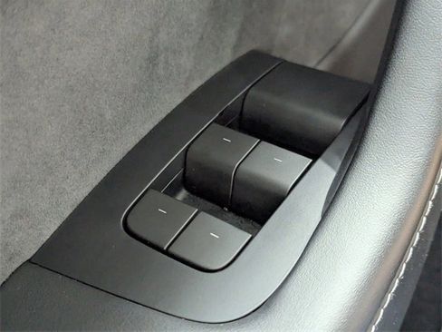 Used 2023 Tesla Model Y Long Range image 18