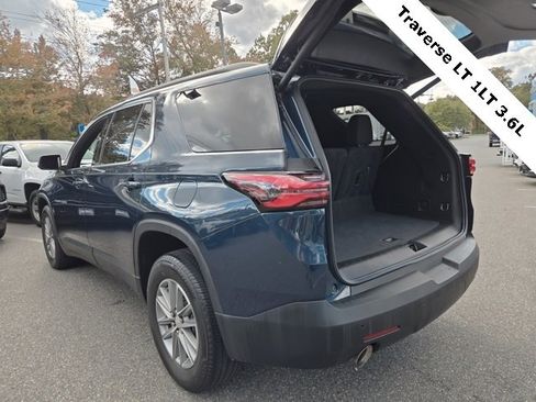 Used 2023 Chevrolet Traverse LT image 15