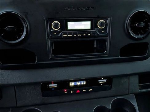 Used 2022 Mercedes-Benz Sprinter 2500 w/ Dashboard Charging Package image 7