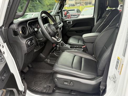 Used 2025 Jeep Wrangler Unlimited Rubicon 392 AWD/4WD image 10