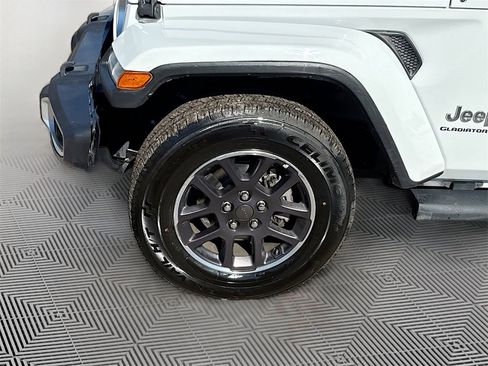 Used 2023 Jeep Gladiator Overland image 35