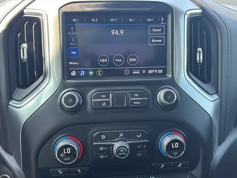 Used 2022 Chevrolet Silverado 1500 LT AWD/4WD image 23