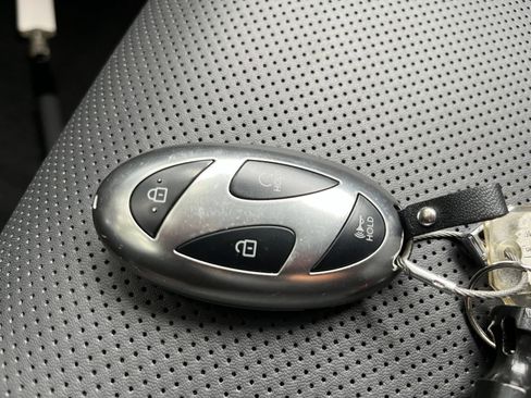 Used 2026 Hyundai Santa Fe SEL FWD image 17