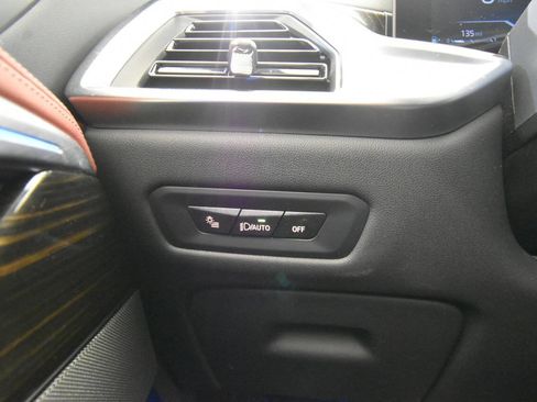 Used 2025 BMW X6 xDrive40i w/ Climate Comfort Package AWD/4WD image 40