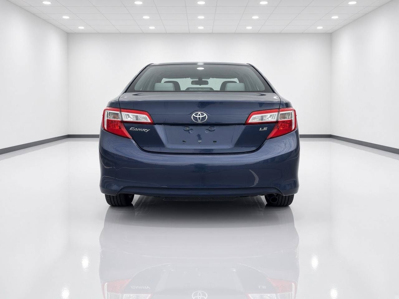 Used 2014 Toyota Camry LE FWD image 4