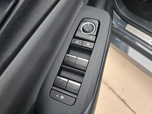 Used 2023 Toyota Prius XLE image 33