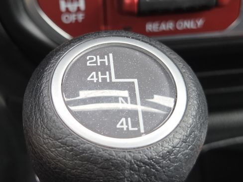Used 2022 Jeep Wrangler Unlimited Rubicon AWD/4WD image 7