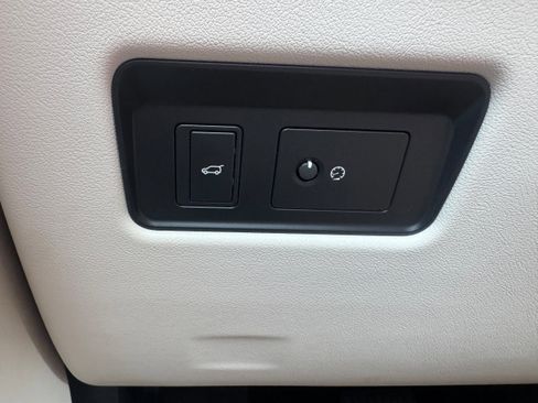 Used 2022 Jaguar F-PACE S image 11