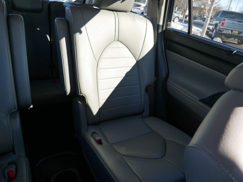 Used 2022 Toyota Highlander XLE image 14