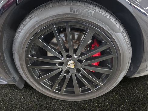 Used 2020 Porsche Panamera GTS image 32