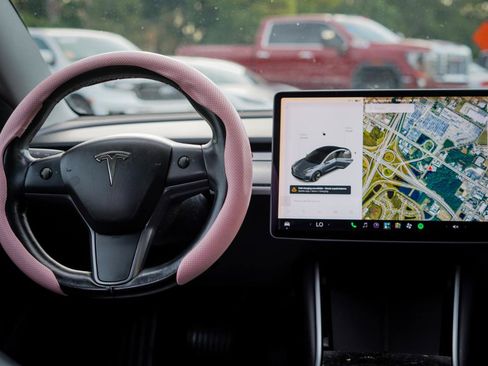 Used 2018 Tesla Model 3 Long Range RWD image 10