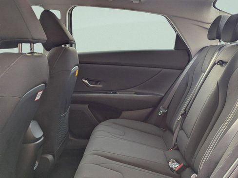 Used 2025 Hyundai Elantra SEL FWD image 10