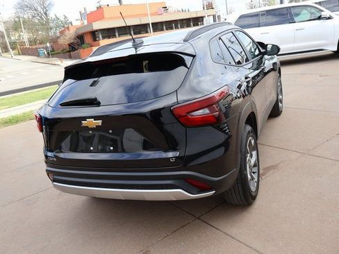 Certified 2025 Chevrolet Trax LT FWD image 9