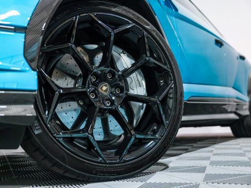 Used 2023 Lamborghini Urus Performante image 10