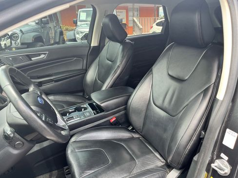 Used 2020 Ford Edge Titanium image 11