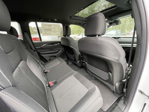 New 2025 Jeep Grand Cherokee Laredo X image 40