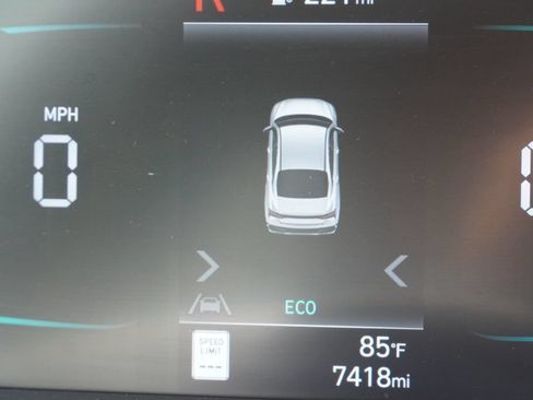Used 2025 Hyundai Elantra Hybrid FWD image 25