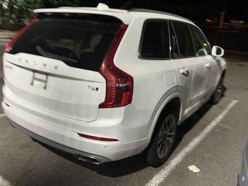 Used 2020 Volvo XC90 T6 Momentum AWD/4WD image 3
