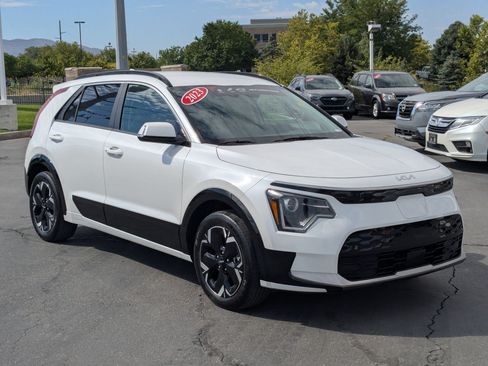 Certified 2023 Kia Niro Wind w/ Wind Preserve Package FWD image 7