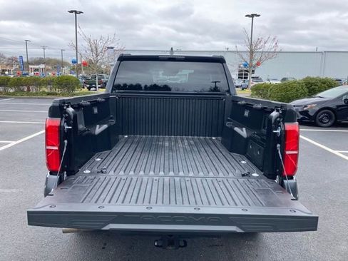 Used 2024 Toyota Tacoma TRD Off-Road image 5