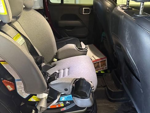 Used 2021 Jeep Wrangler Unlimited Sahara image 8