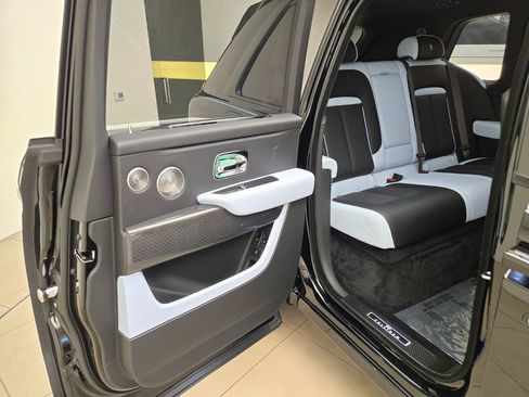 New 2026 Rolls-Royce Cullinan Black Badge image 22