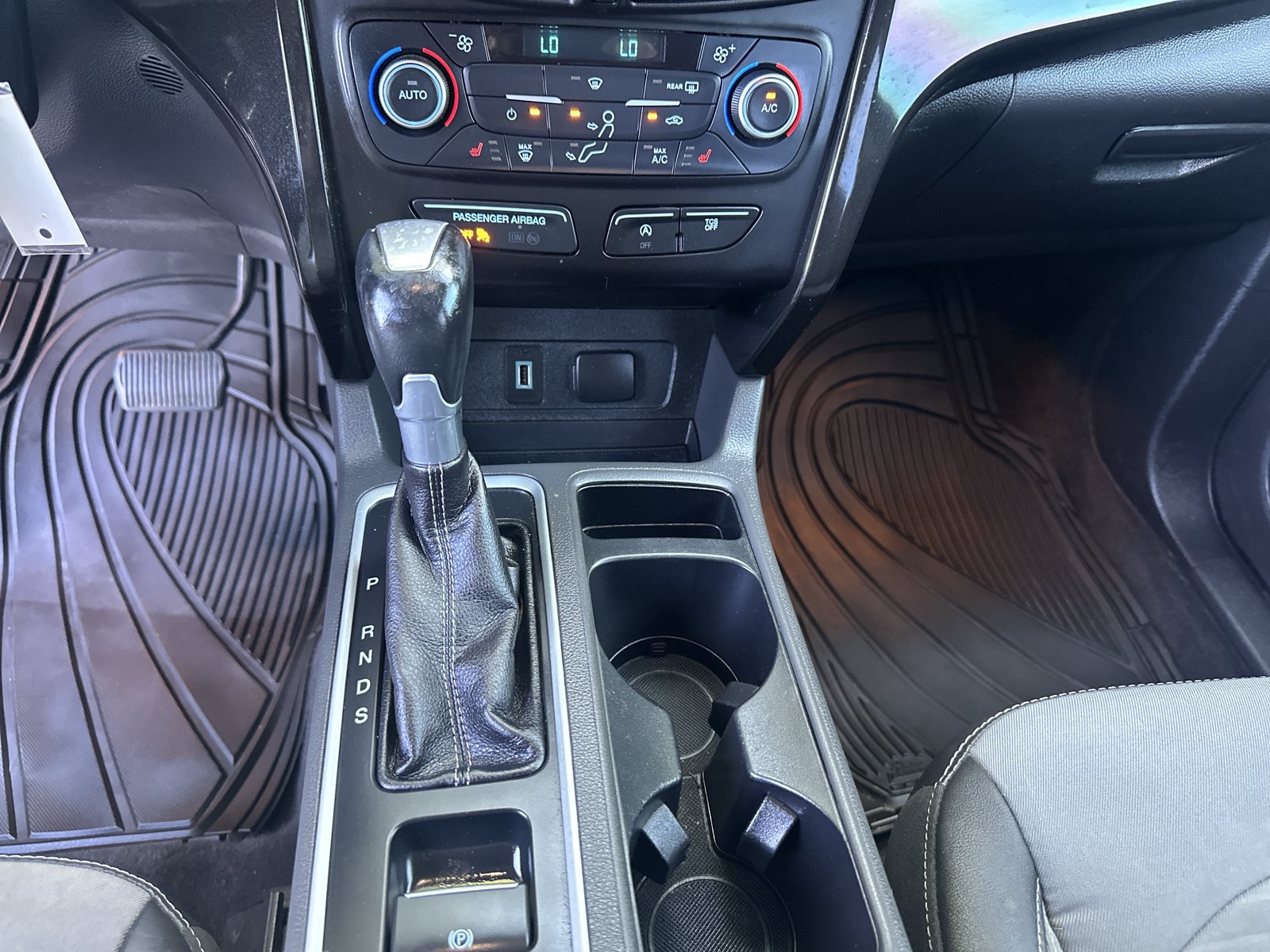 Used 2018 Ford Escape SE w/ SE Sport Appearance Package AWD/4WD image 18