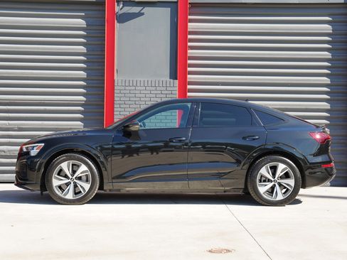 Used 2024 Audi Q8 e-tron Premium image 6