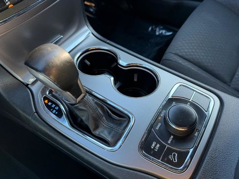 Used 2020 Jeep Grand Cherokee Laredo image 15