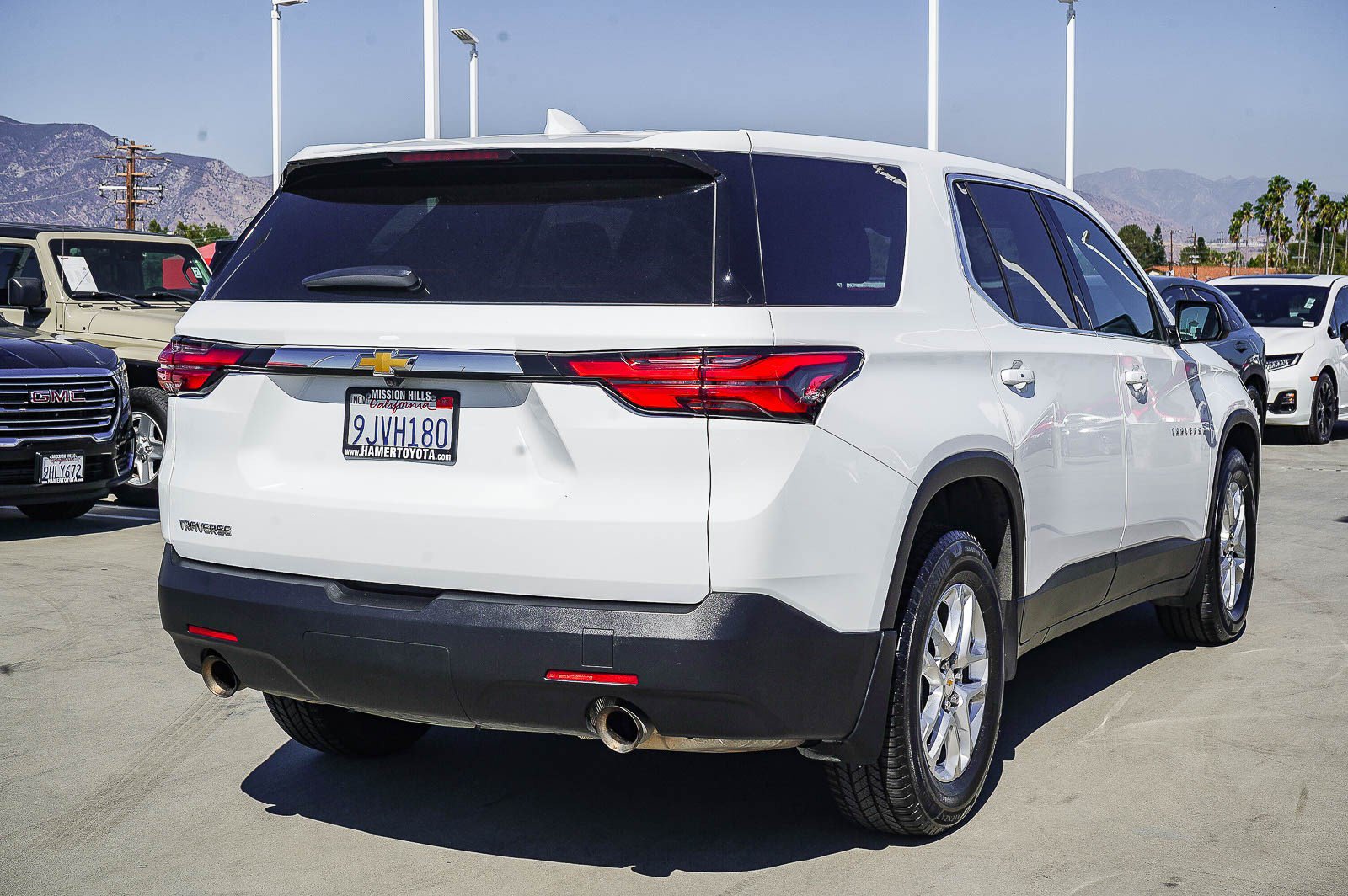 Used 2023 Chevrolet Traverse LS FWD image 7