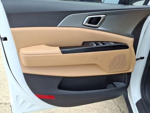 Used 2024 Kia Carnival LX image 24