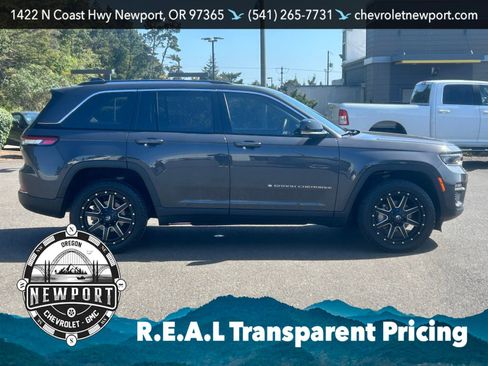 Used 2023 Jeep Grand Cherokee Limited w/ Luxury Tech Group II AWD/4WD image 4