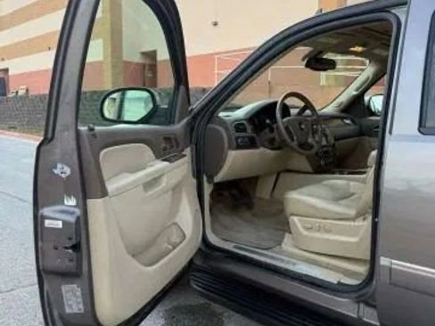 Used 2011 Chevrolet Suburban LTZ image 18